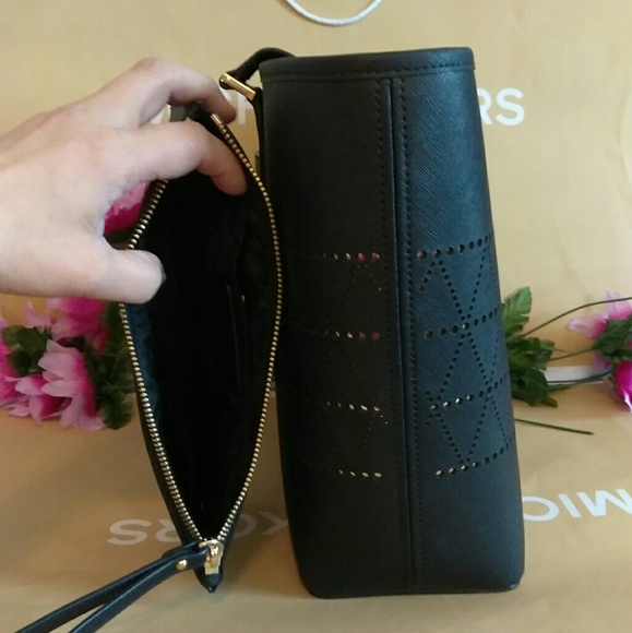 SALE 💰Michael kors tote shoppers bag w/ wristlet - Picture 4 of 7